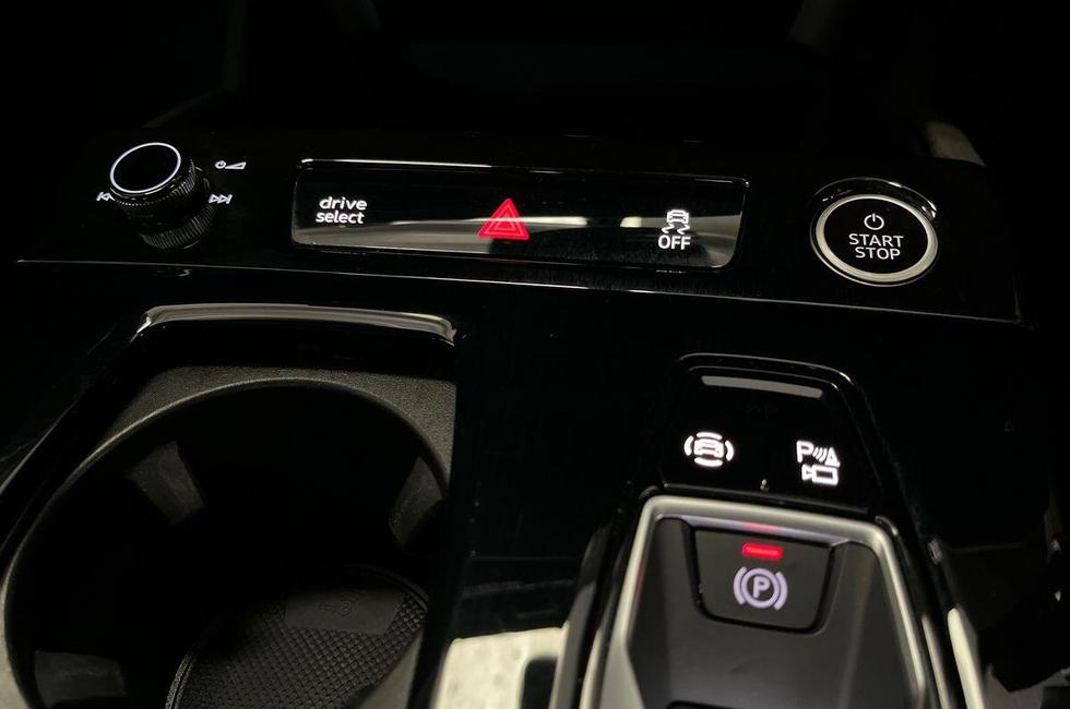 Audi Q6 Photo at-2a43e3205d0c4cd2852c86ed362d20a5.jpg