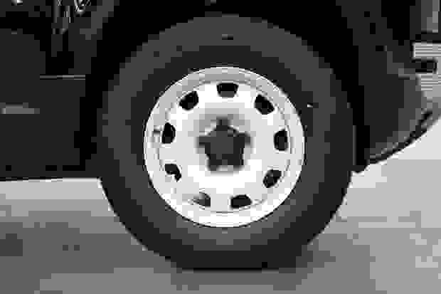 Land Rover DEFENDER 90 Photo at-2acae625573e4e40a408c02d782c9751.jpg