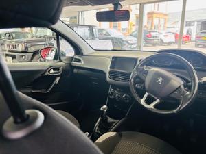 Peugeot 208 Photo 21