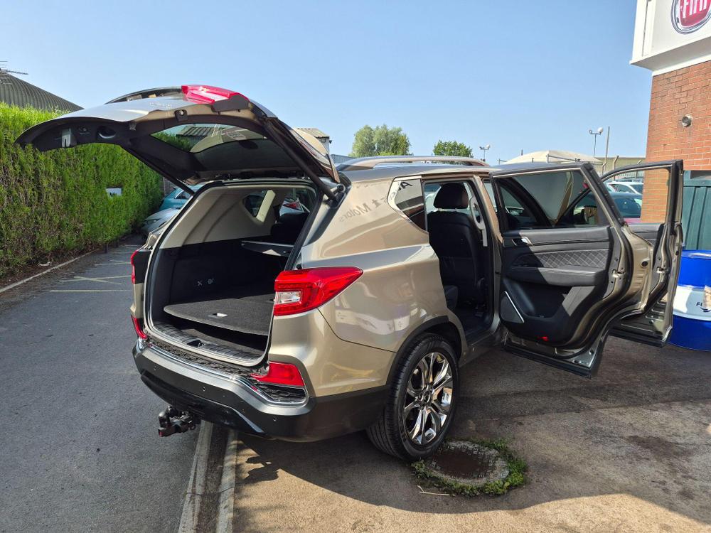 SsangYong Rexton Photo at-2af4d7eed5994b538448c87c0305cbd1.jpg