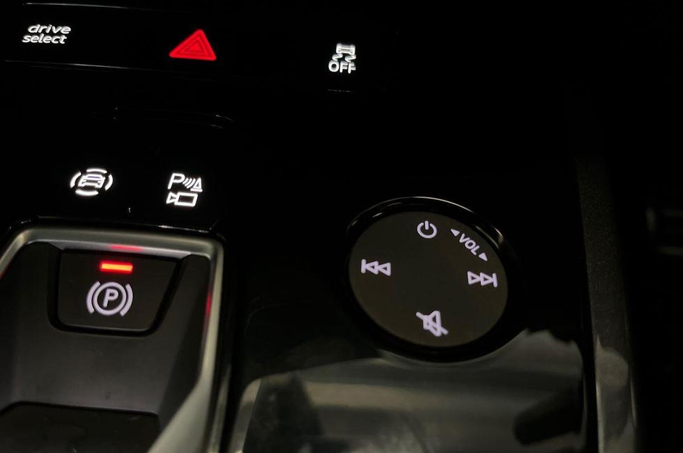 Audi Q4 Photo at-2b3371b54cd64cf0a8c5d4d71228d9a3.jpg