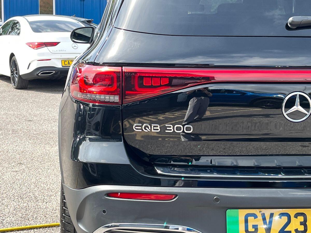 Mercedes-Benz EQB Photo 18