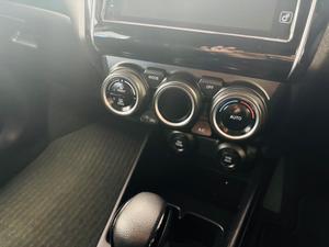 Suzuki Swift Photo 35