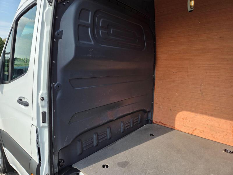 Mercedes-Benz Sprinter Photo at-2bdd5713fca046dba06906bb763d10ad.jpg