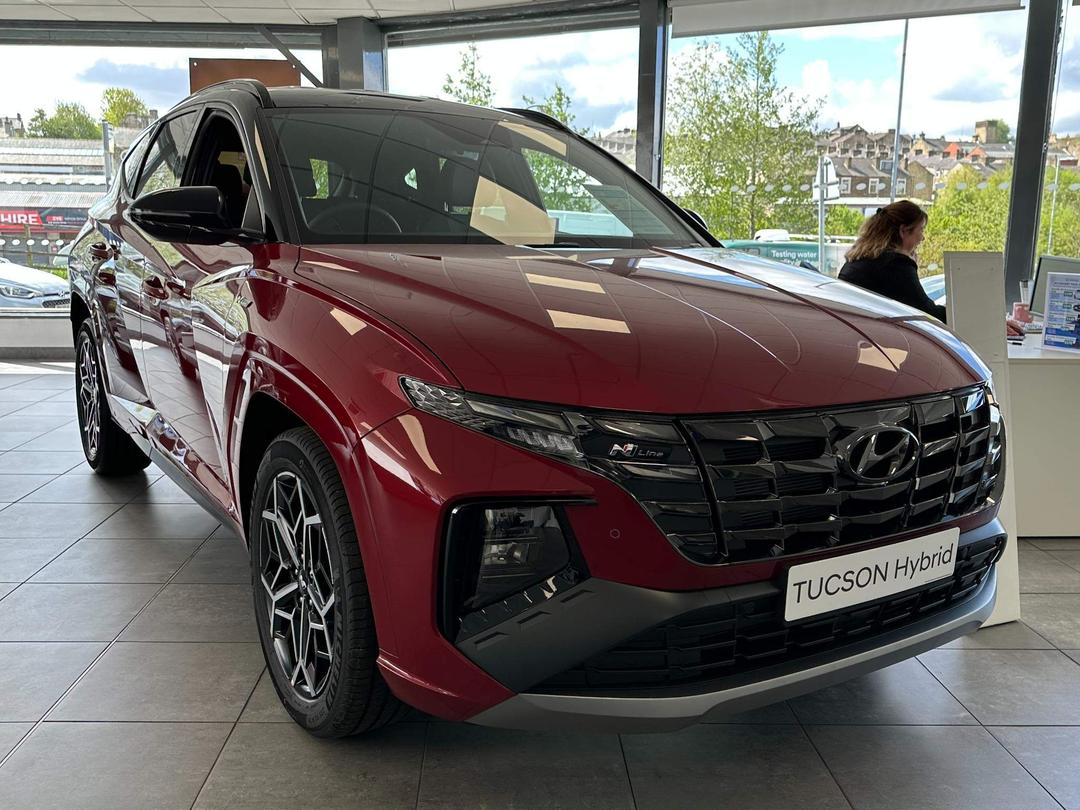 Used Hyundai TUCSON Red £36,900 West