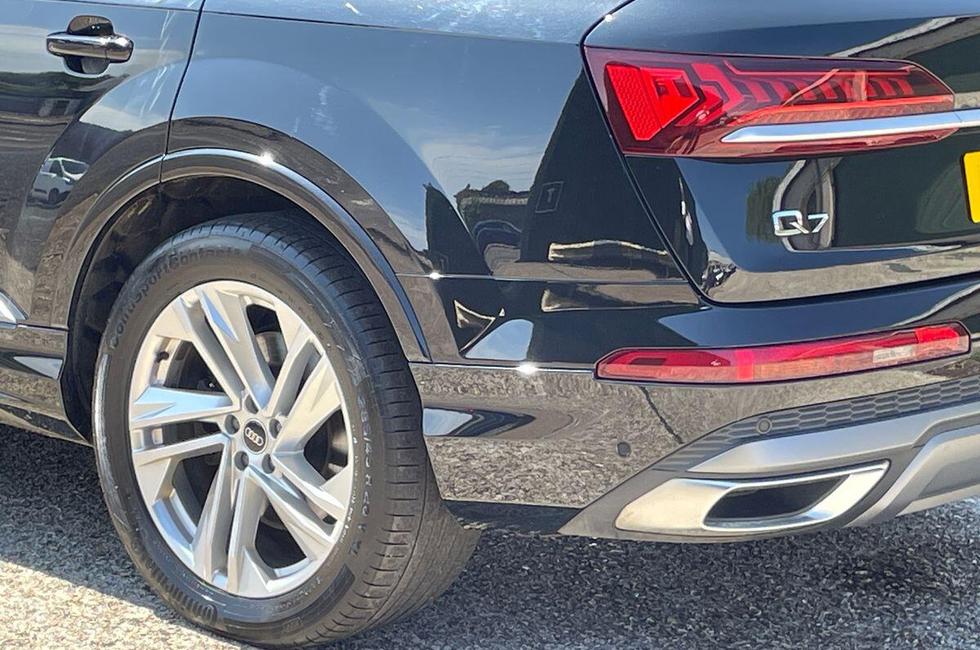 Audi Q7 Photo at-2c3d453dd01341a2be53a29739e10d8d.jpg