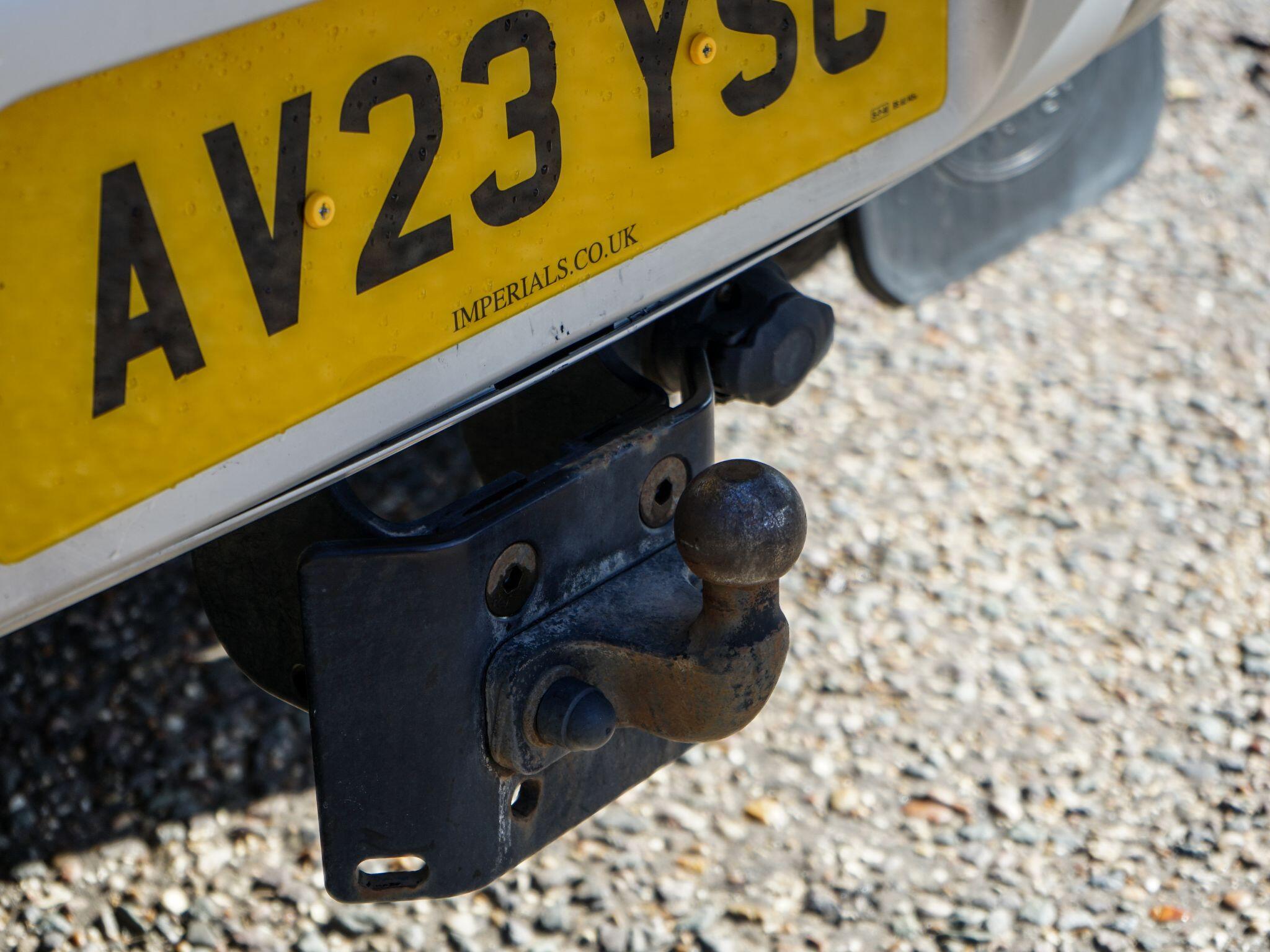 Land Rover Defender 90 3.0 D250 MHEV Hard Top SUV Auto 4WD SWB Euro 6 (s/s) 3dr — photo 13