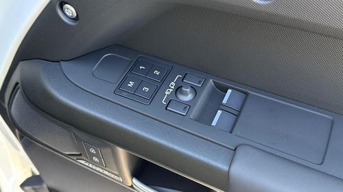 Land Rover Defender Photo at-2c5f800c07a64ef38539075692d4a27e.jpg