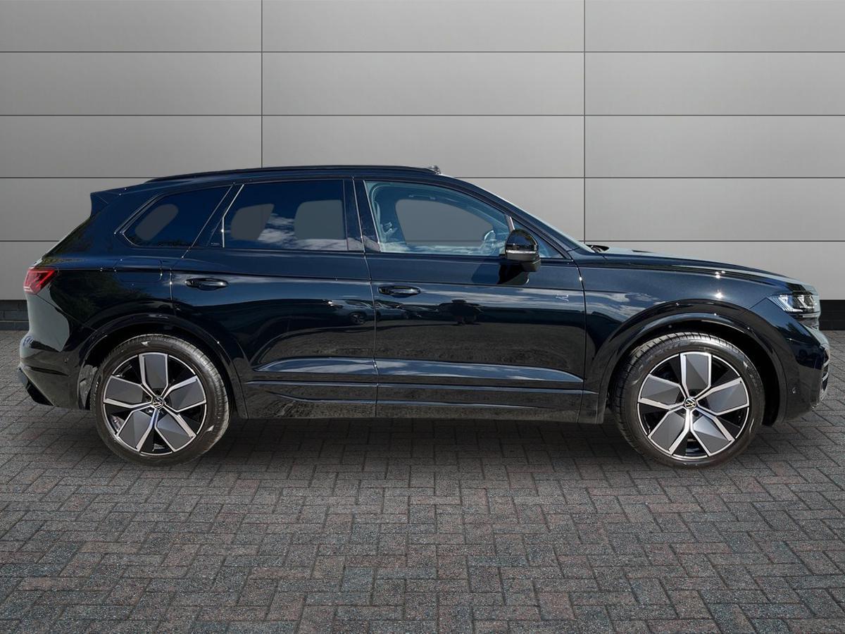 Volkswagen Touareg Photo at-2c74dfd9c04b405da4cc4acb124c15e5.jpg