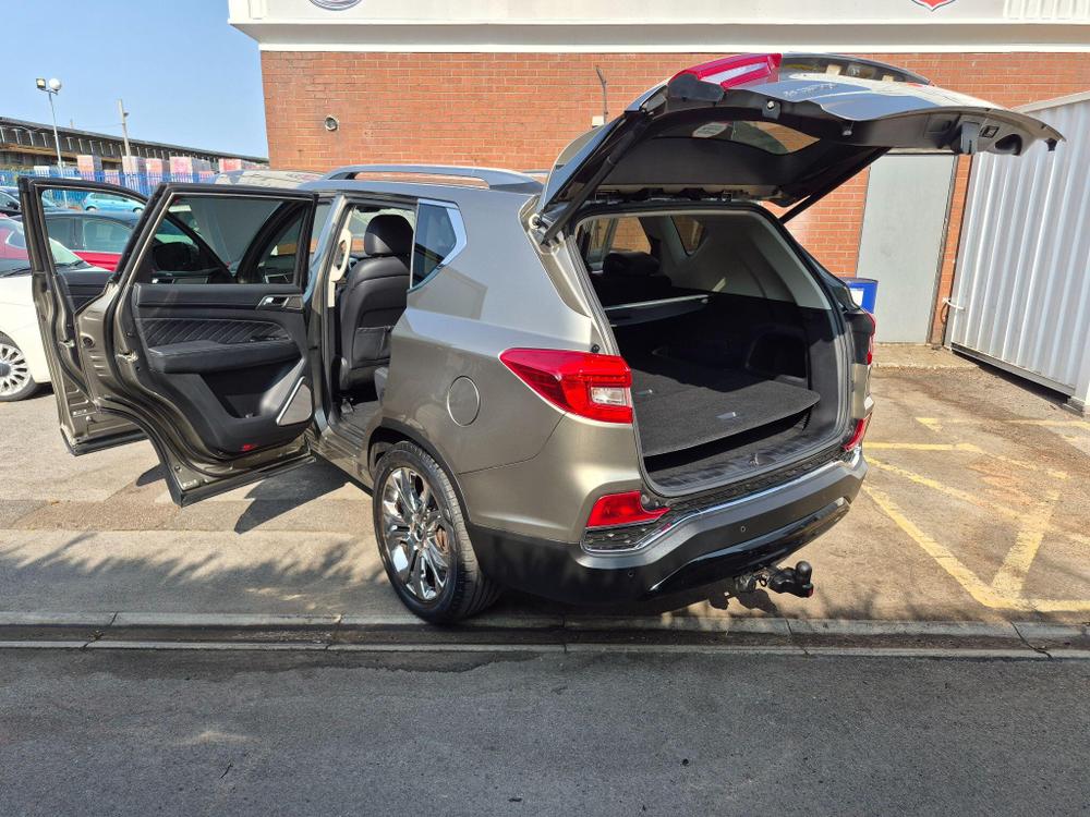 SsangYong Rexton Photo at-2c7946945cd9482fbaba00bc31b1b768.jpg