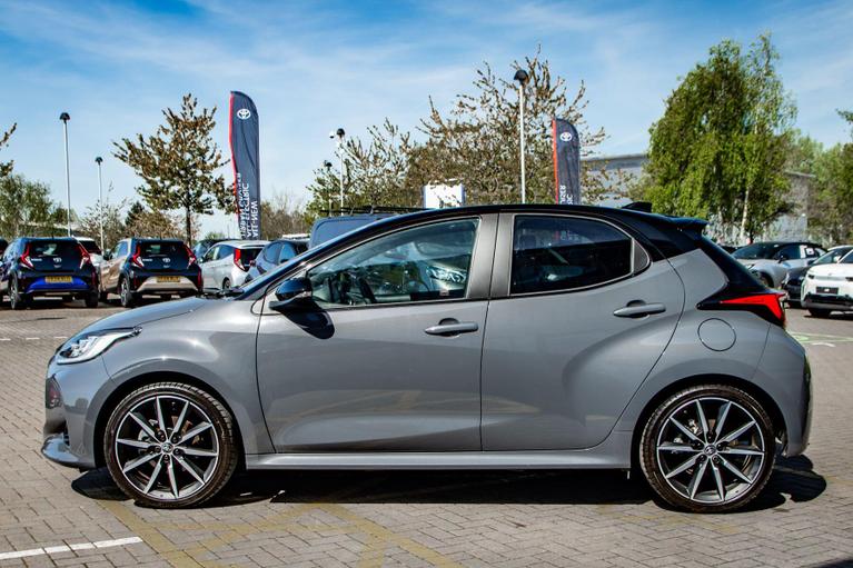 Used Toyota Yaris WR25UFB 18