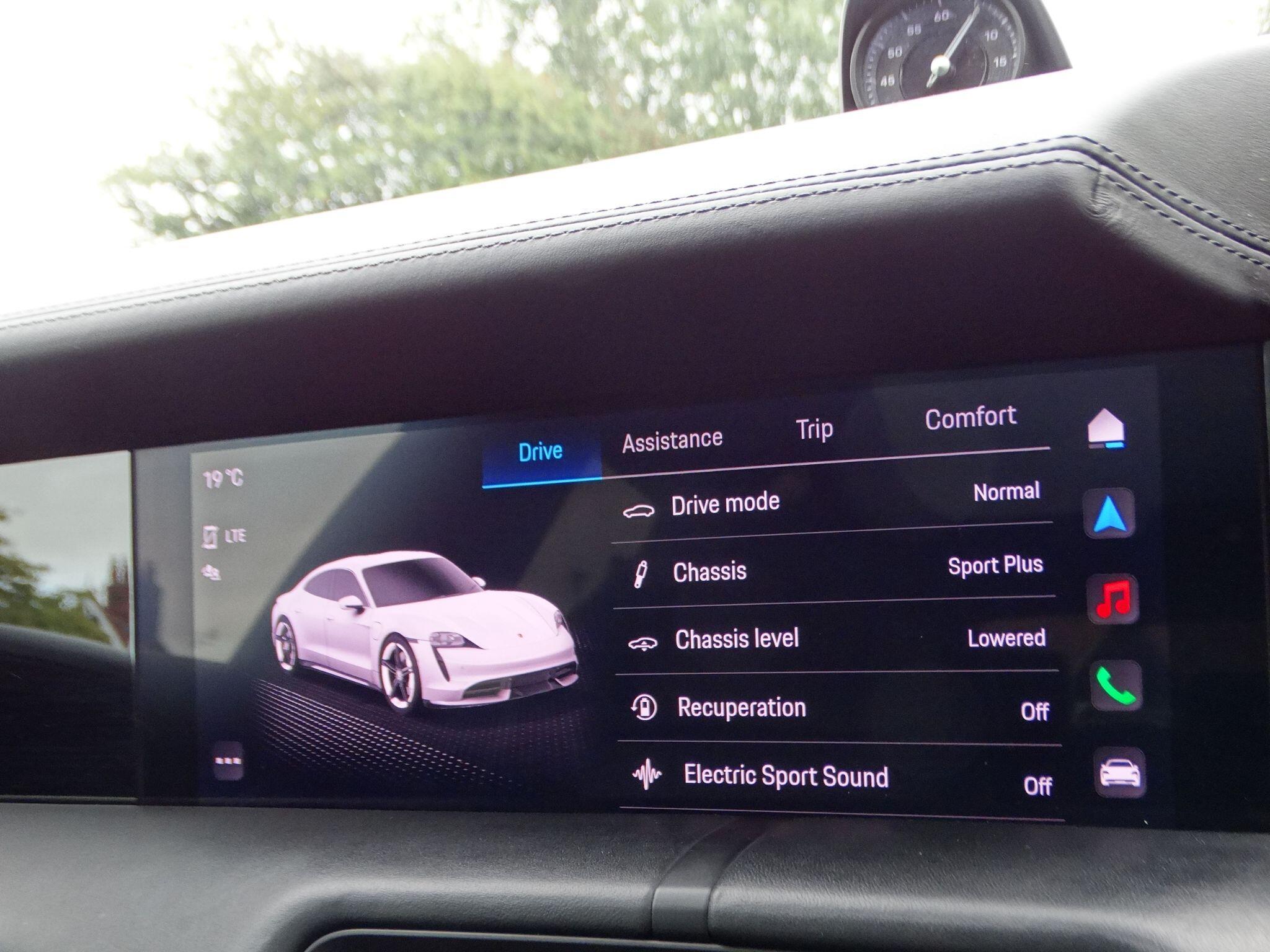 Porsche Taycan Performance Plus 93.4kWh 4S Auto 4WD 4dr (11kW Charger) — photo 27