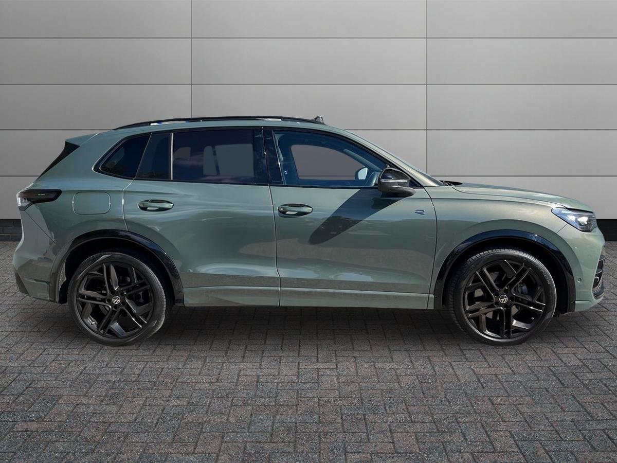 Volkswagen Tiguan Photo at-2d3251d1881d40e0a4b6b77a84659799.jpg