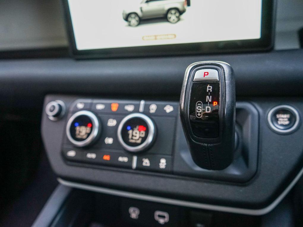 Used Land Rover Defender 90 EN21VHW 36