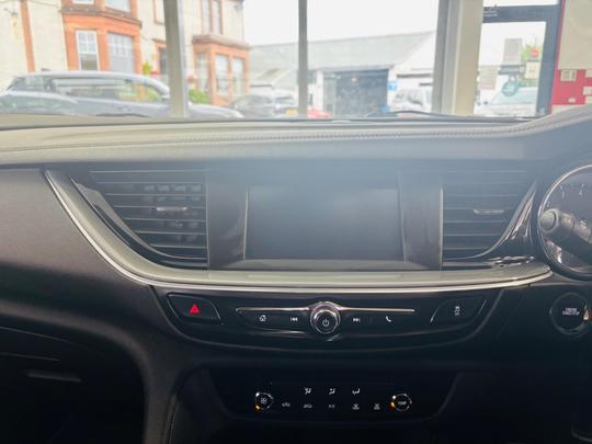 Vauxhall Insignia Photo at-2e92cb29df66432b90fef30e1b847111.jpg