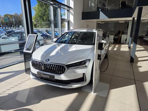 Used 2026 Skoda Superb 1.5 TSI iV 25.7kWh SE Technology DSG Euro 6 (s/s) 5dr Pure White at Richmond Motor Group
