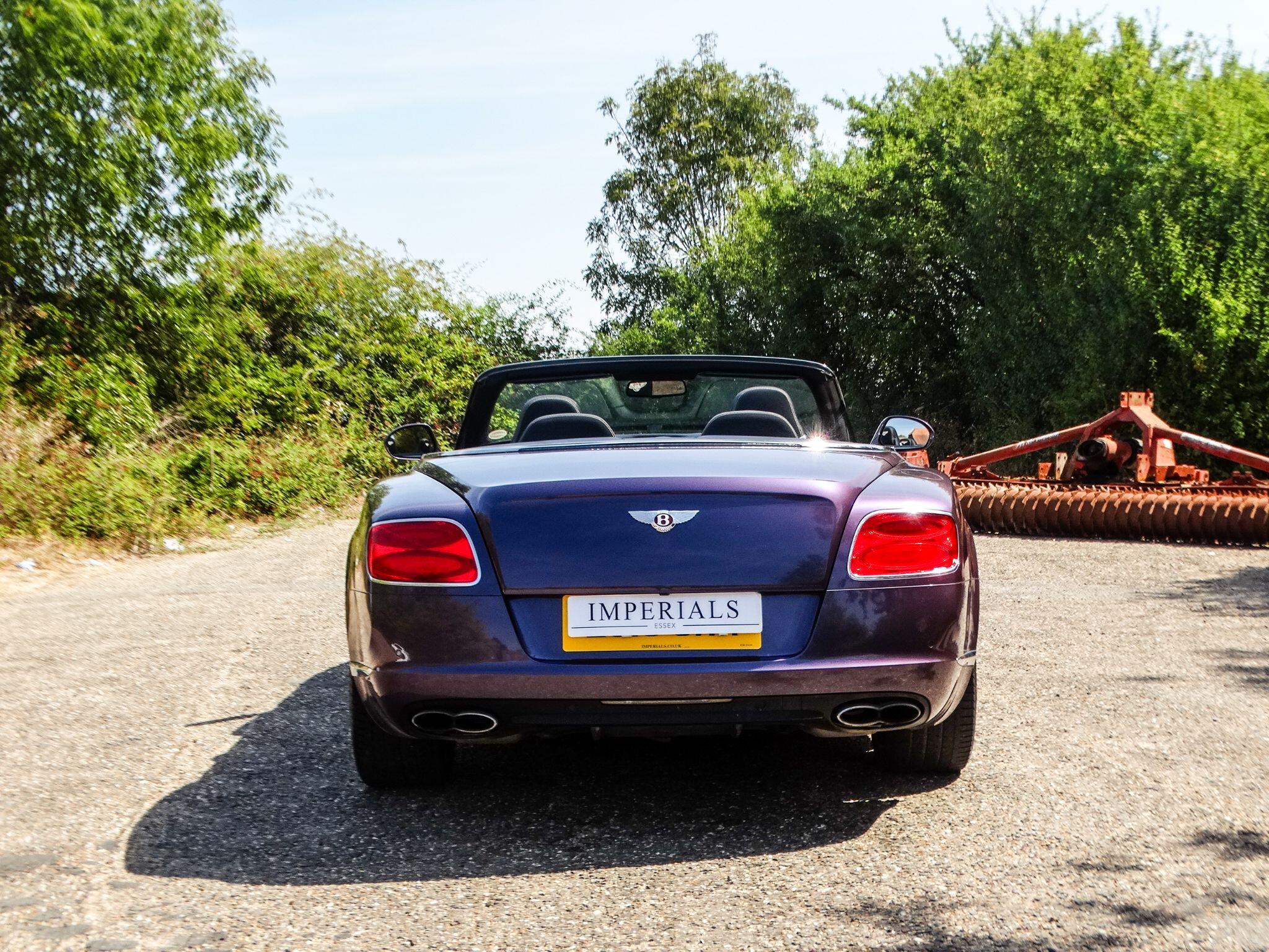 Bentley Continental 4.0 V8 GTC Convertible 2dr Petrol Auto 4WD Euro 5 (507 ps) — photo 11