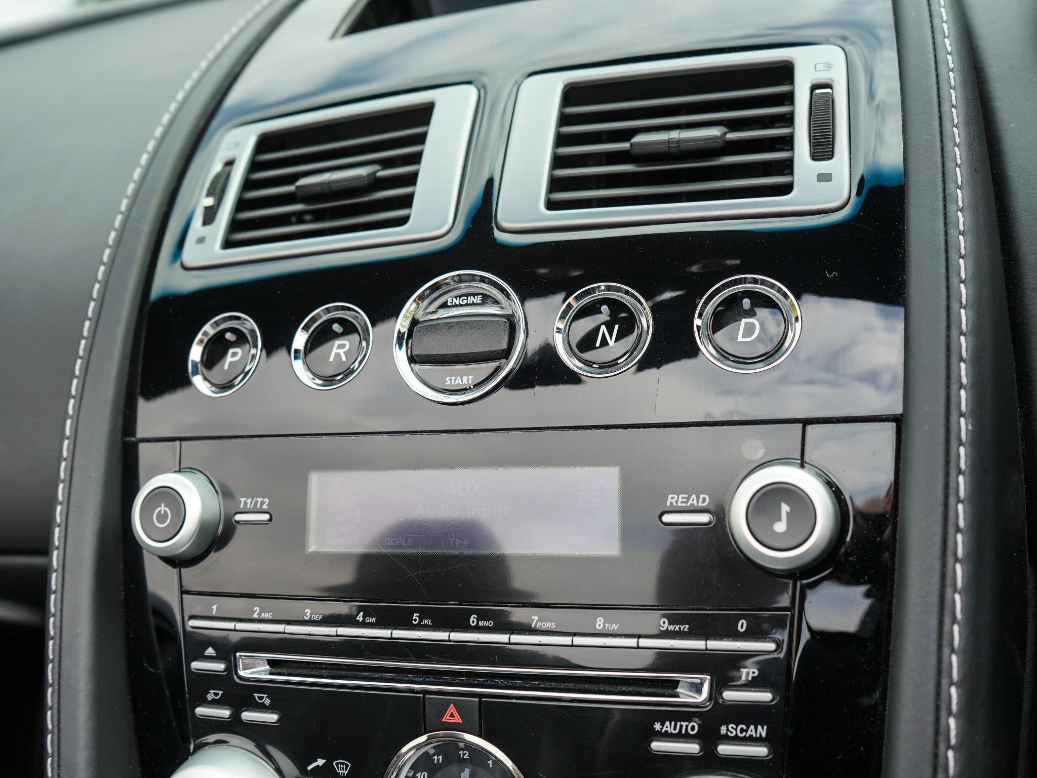 Aston Martin DB9 6.0 V12 Volante 2dr Petrol T-TronicII Euro 5 (470 bhp) — photo 22