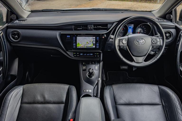 Used Toyota Auris WK18NDF 11