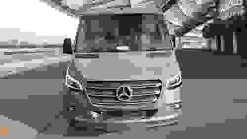 Mercedes-Benz Sprinter Photo at-2f180a2c8e6c4efbbdca90e66e94a608.jpg