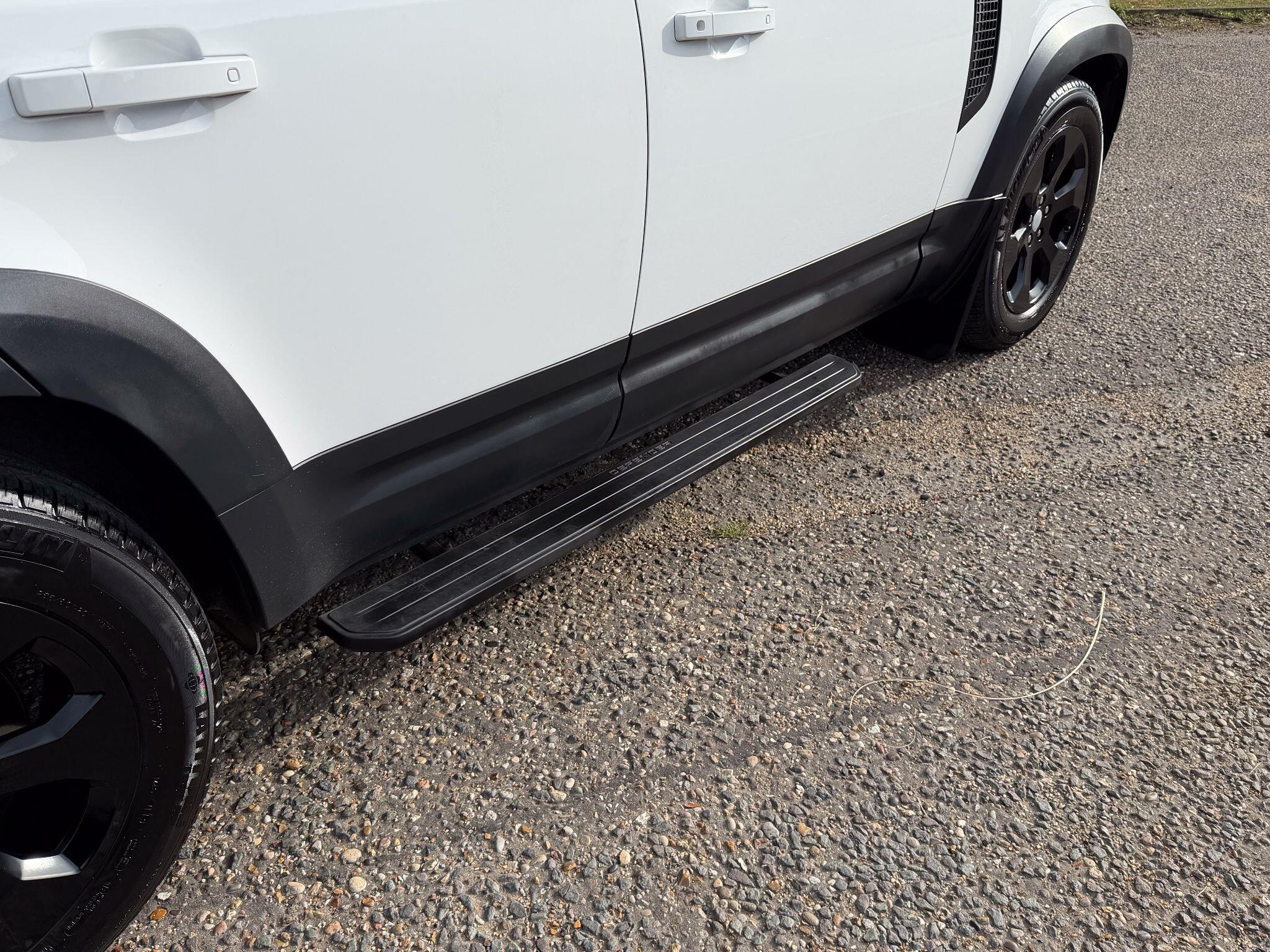 Land Rover Defender 110 2.0 SD4 HSE Auto 4WD Euro 6 (s/s) 5dr — photo 14