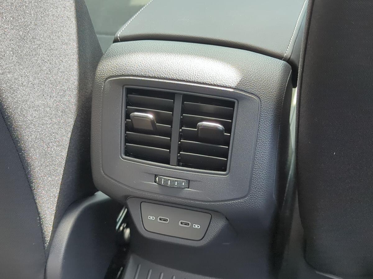Volkswagen T-Roc Photo at-2f5d3f3d62c640c9b2d2416b7c7a043e.jpg