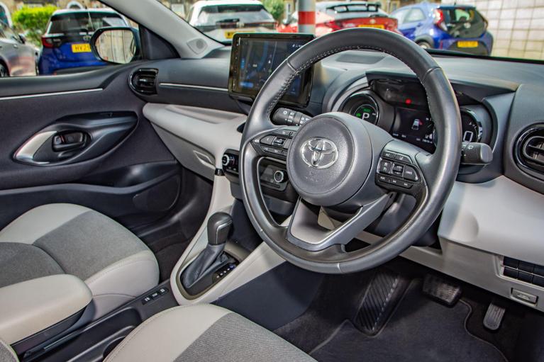 Used Toyota Yaris WR73OGT 17