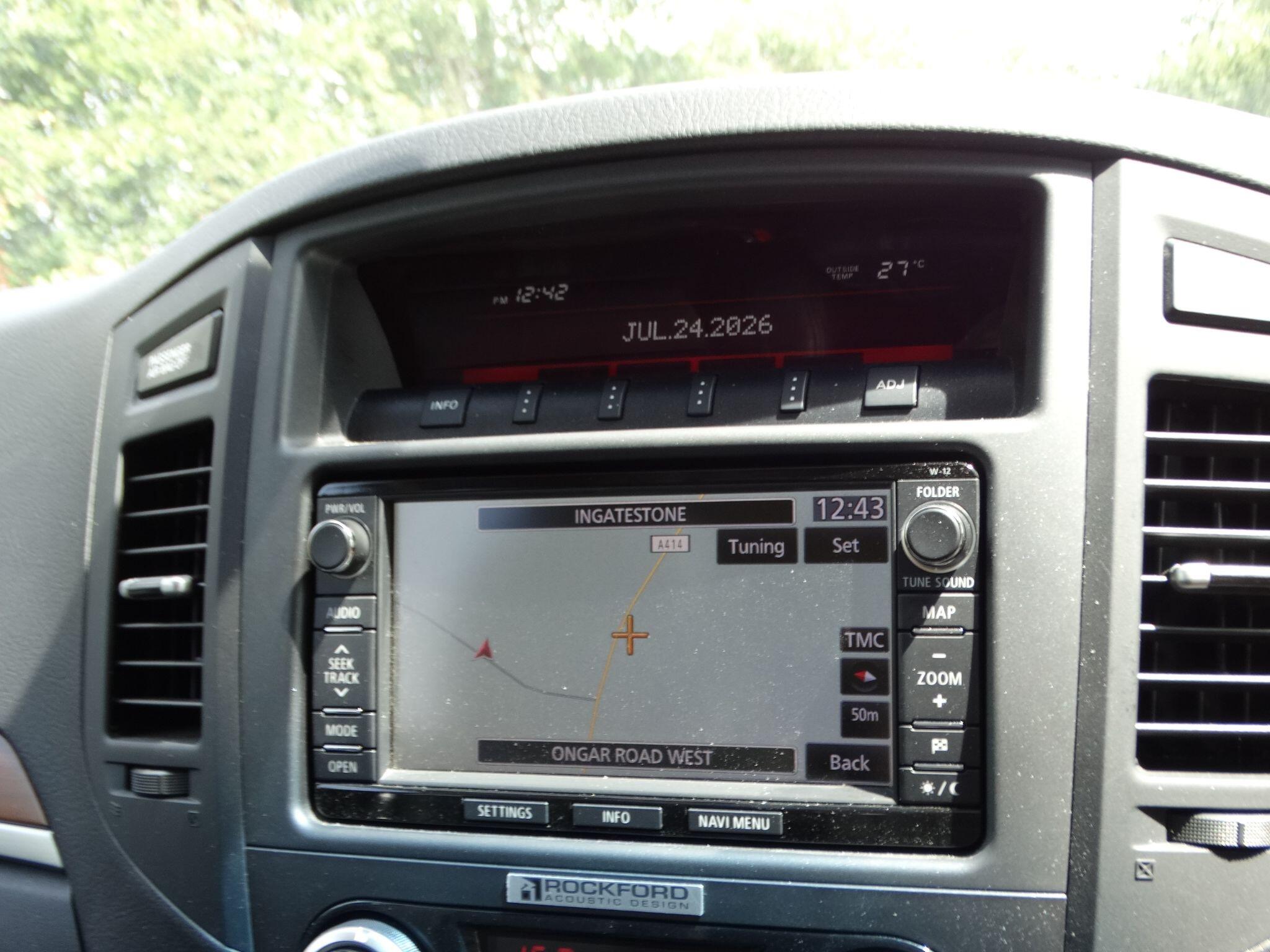 Mitsubishi Shogun 3.2 DI-DC SG3 Auto 4WD Euro 5 5dr LWB — photo 18