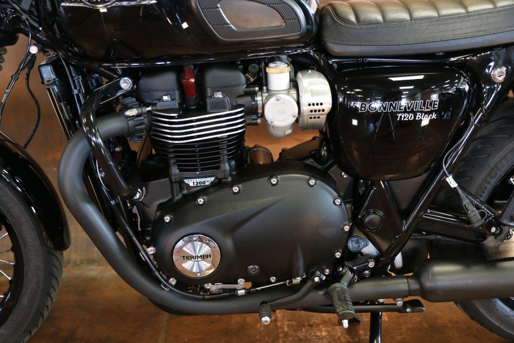 Triumph Bonneville T120 Photo at-2fe419feb3d747f0ac84f8e0198f0fa8.jpg