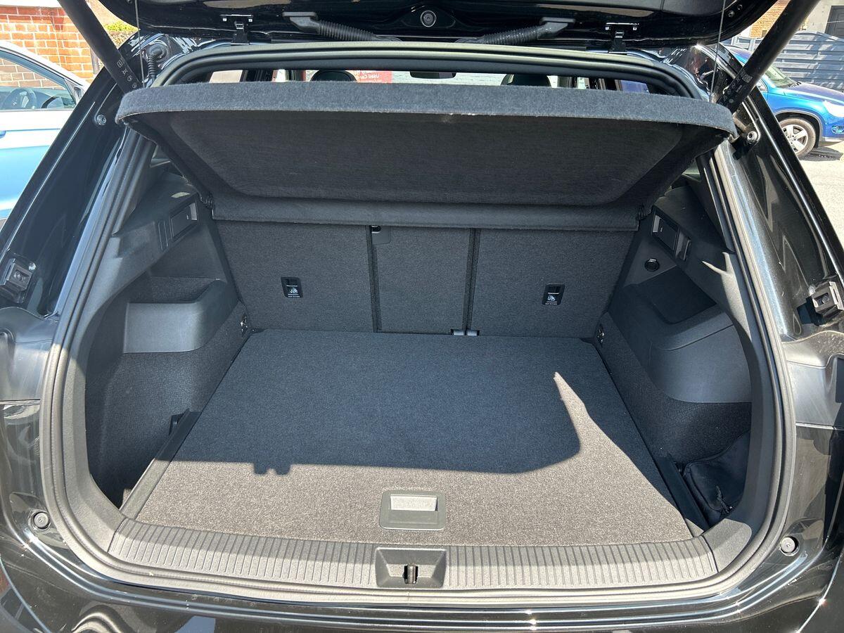 Volkswagen Tiguan Photo at-302befdbcaf9466c8777d2d6f7d120ff.jpg