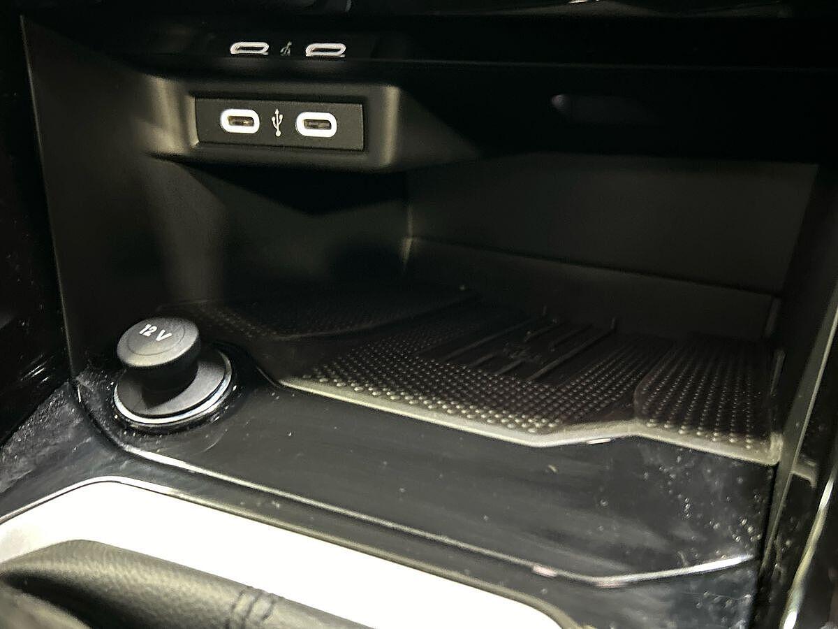 Volkswagen T-Roc Photo at-30368d7c3a67467284d0bb146eca66f4.jpg