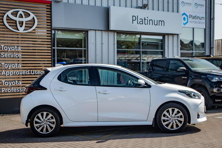 Used Toyota Yaris LS23OWV 3