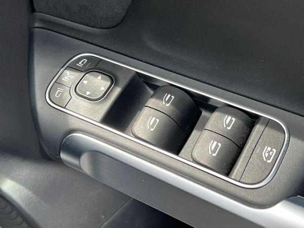 Mercedes-Benz EQB Photo at-3076382183a848f5a107cf0d729d2360.jpg