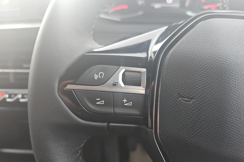 Used Peugeot 208 NV22HSX 25