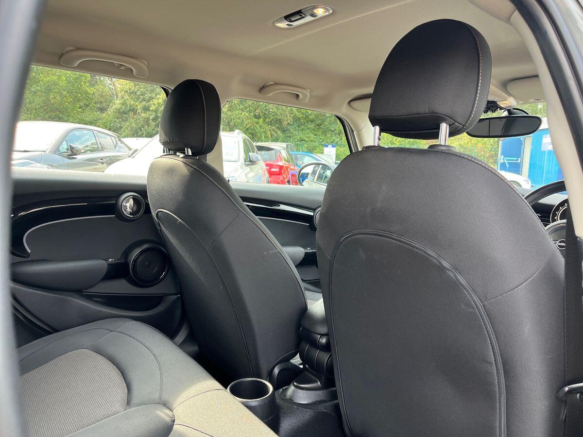 MINI Hatch Photo 30