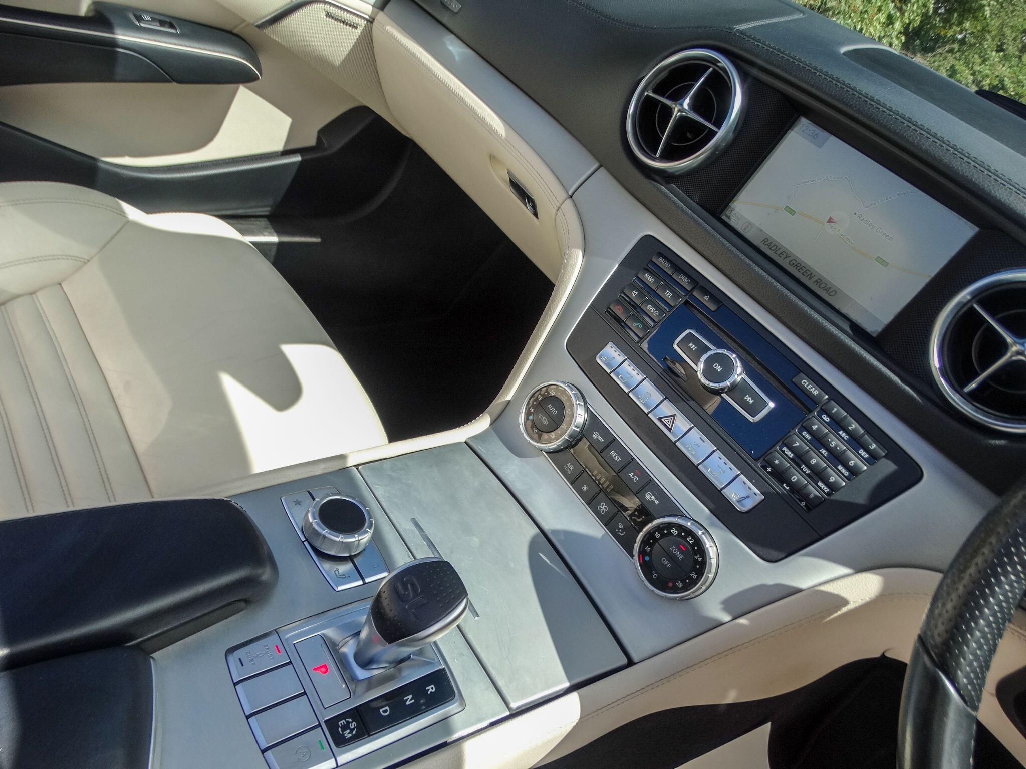 Mercedes-Benz SL 3.0 SL400 AMG Sport Convertible 2dr Petrol G-Tronic Euro 6 (s/s) (333 ps) — photo 6