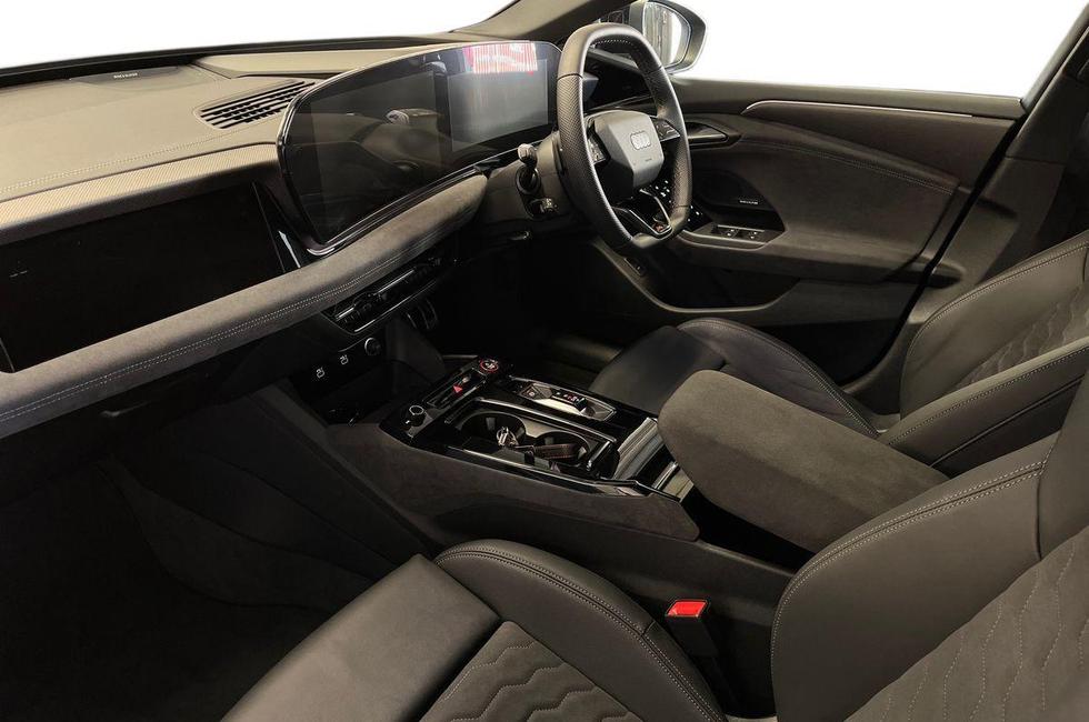 Audi A6 e-tron Avant Photo at-30d56326f5a547f684eec5313663bc54.jpg
