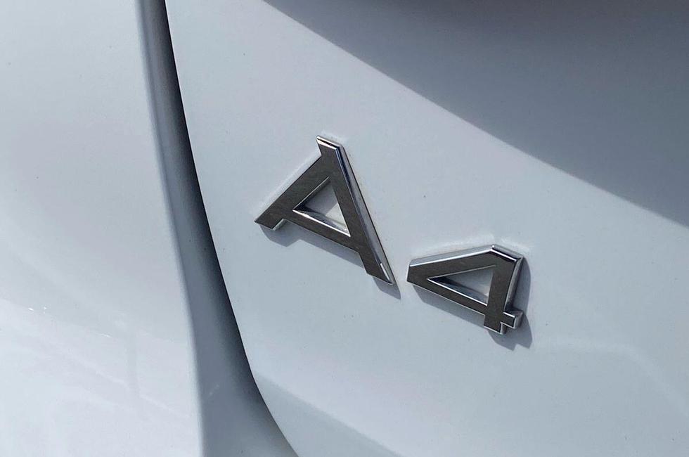 Audi A4 Photo at-30fd159ac5d848f4bfb72bc3a31dac8f.jpg