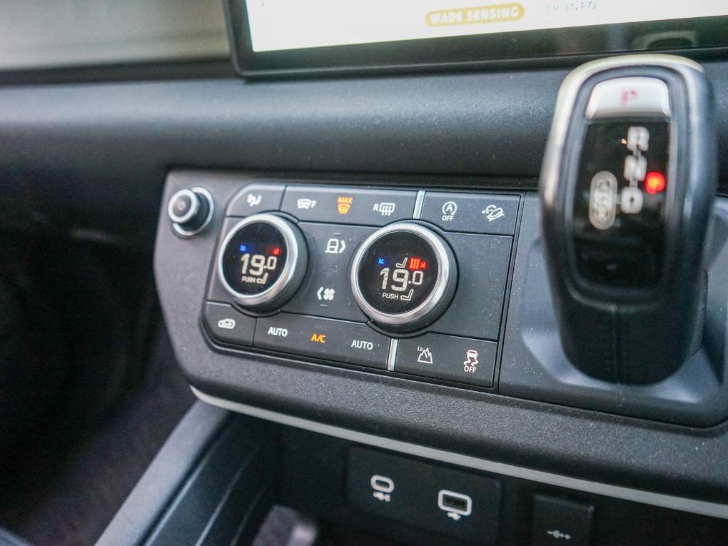 Used Land Rover Defender 90 EN21VHW 37