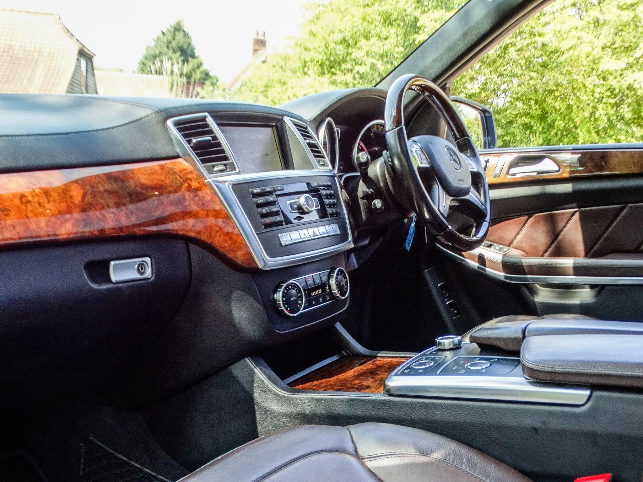 Mercedes-Benz GL Class 3.0 GL350 V6 BlueTEC AMG Sport G-Tronic+ 4WD Euro 6 (s/s) 5dr — photo 15