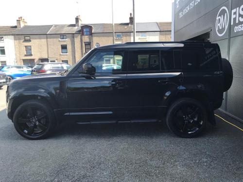 Land Rover Defender 110 Photo at-31701f7660504fb291954c909e28b84e.jpg