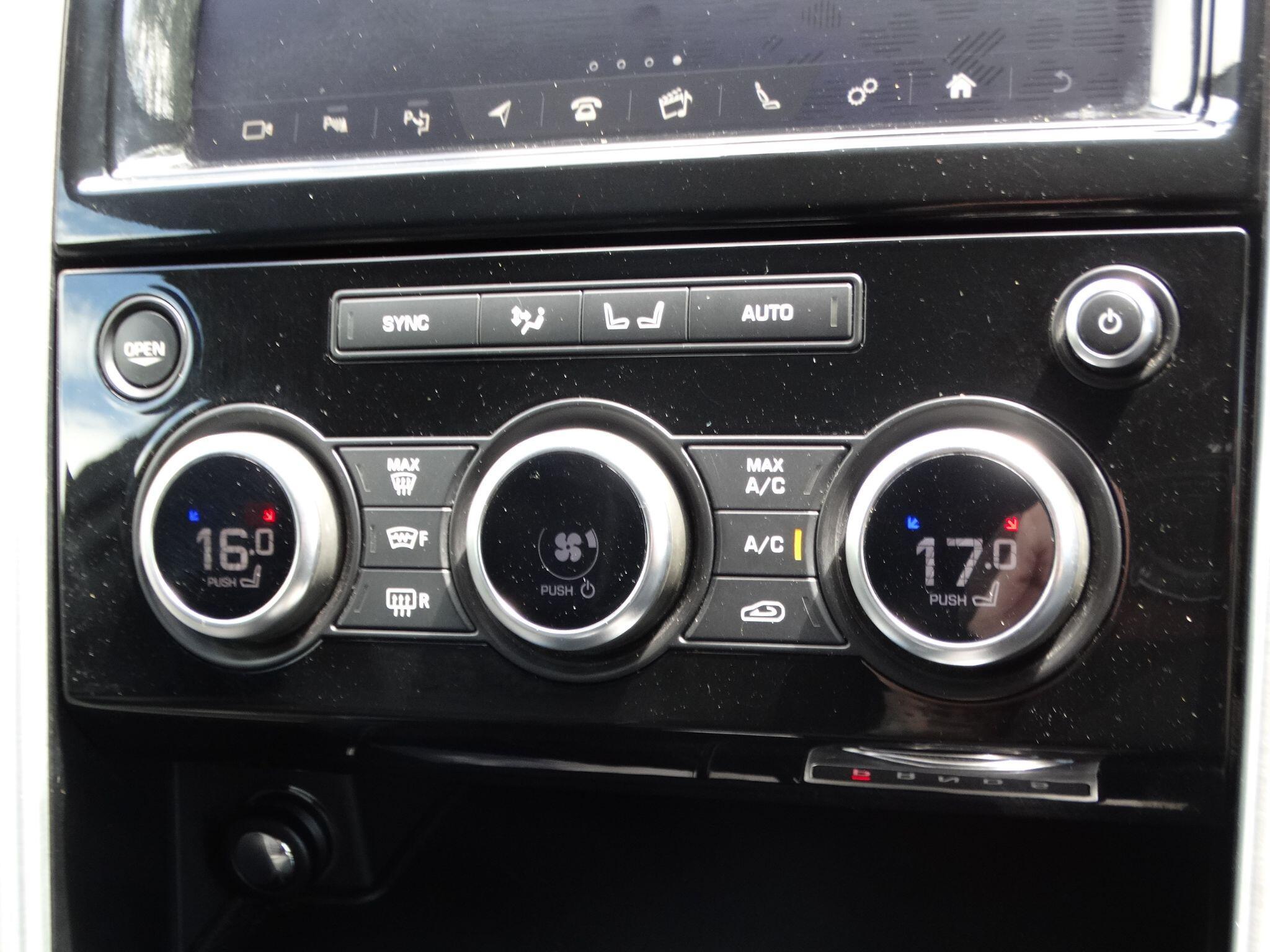 Land Rover Discovery 3.0 SD V6 HSE Auto 4WD Euro 6 (s/s) 5dr — photo 32