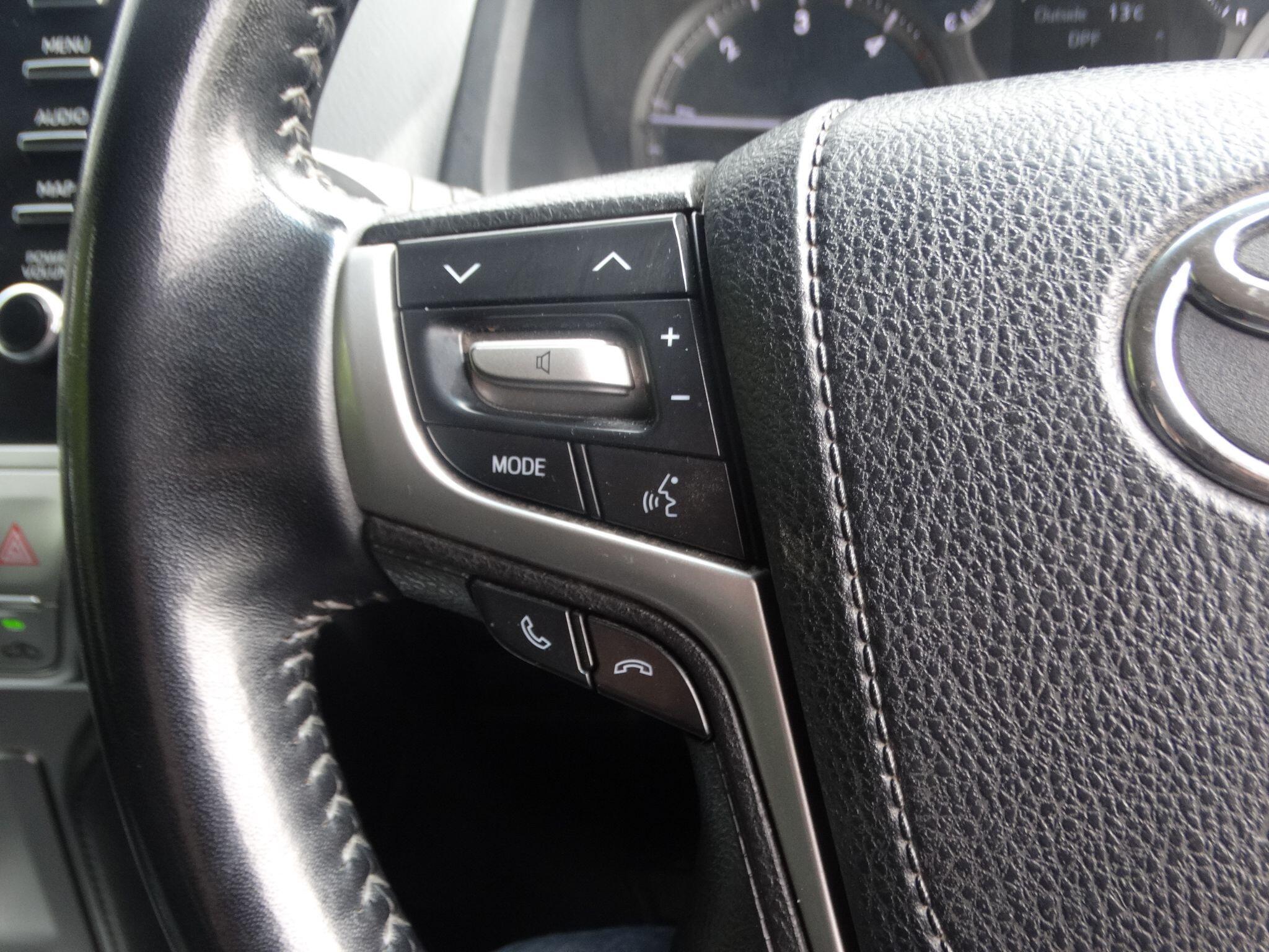 Toyota Land Cruiser 2.8D Active SUV 5dr Diesel Auto 4WD Euro 6 (s/s) (7 Seat) (204 ps) — photo 33