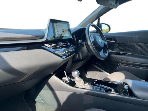Toyota C-HR Photo at-31b2965667414d2a94962b3228b67b4b.jpg