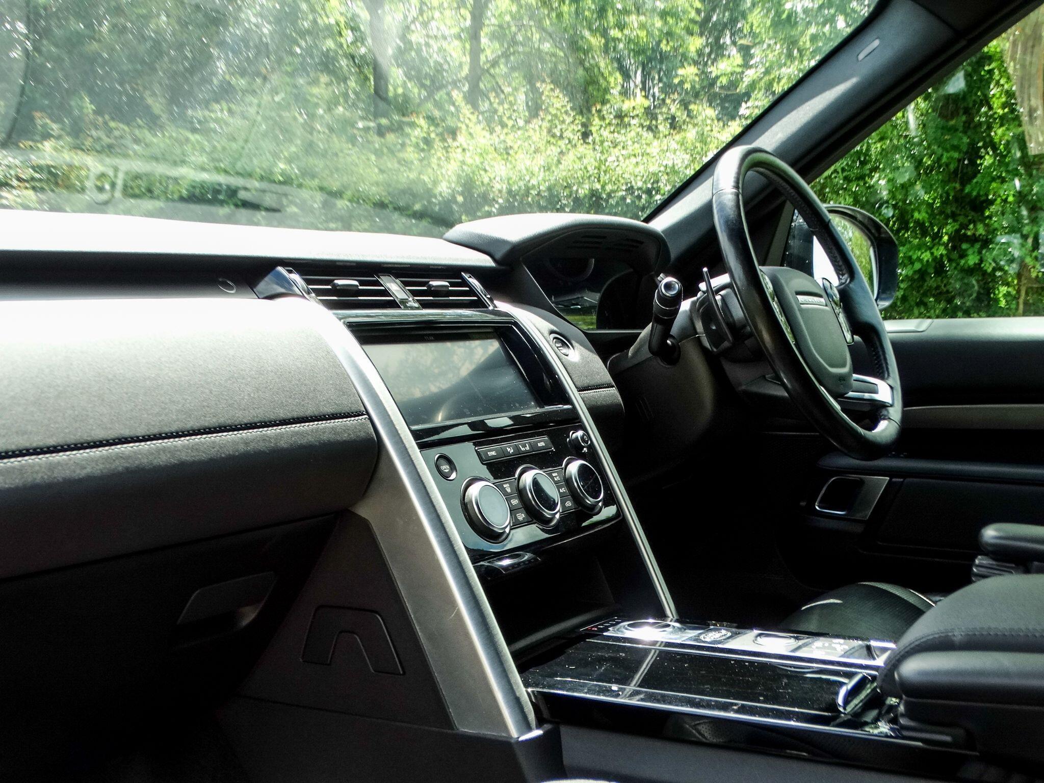 Land Rover Discovery 3.0 SD V6 HSE Auto 4WD Euro 6 (s/s) 5dr — photo 14