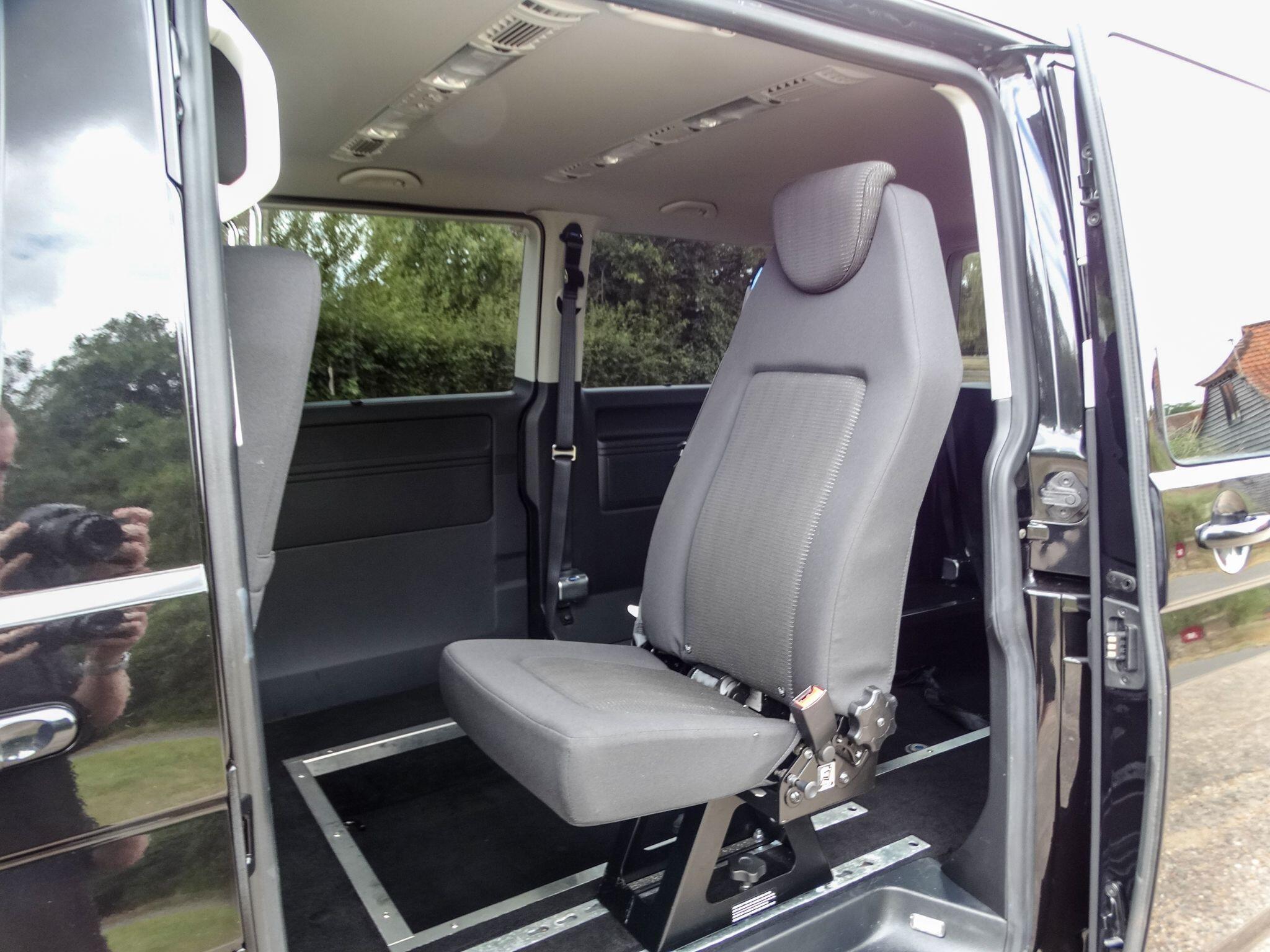 Volkswagen Transporter Shuttle 2.0 TDI BlueMotion Tech SE FWD LWB Euro 6 (s/s) 5dr — photo 13