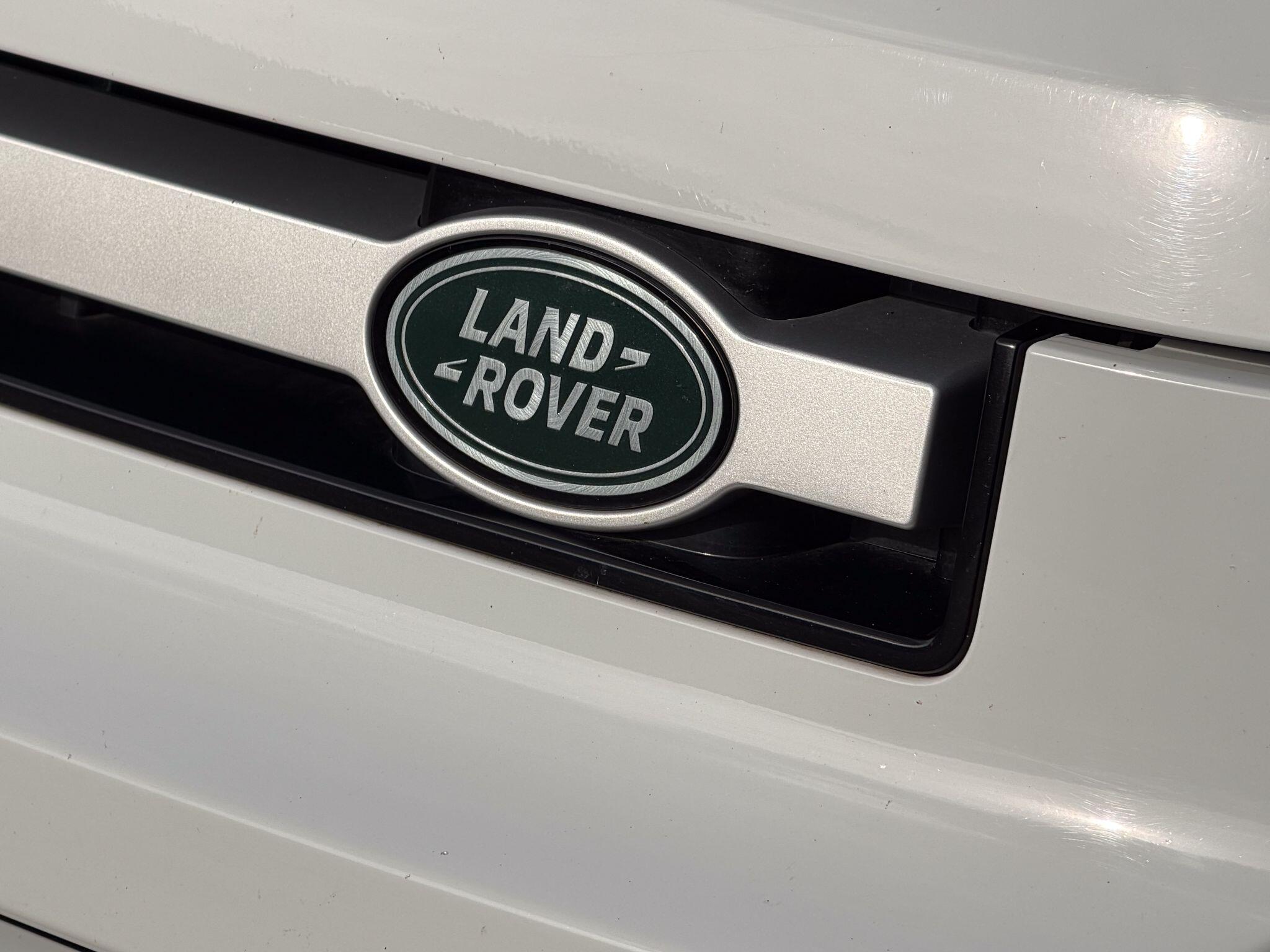 Land Rover Defender 110 2.0 SD4 HSE Auto 4WD Euro 6 (s/s) 5dr — photo 12