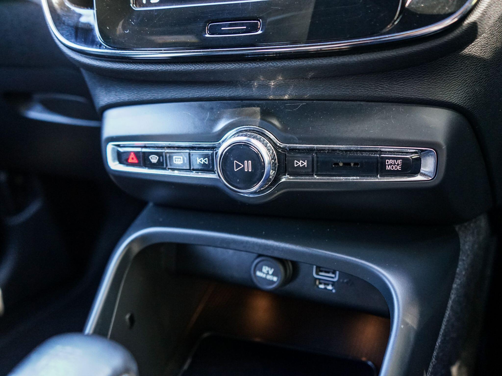 Volvo XC40 1.5 T3 R-Design Euro 6 (s/s) 5dr — photo 26