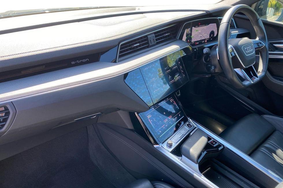 Audi Q8 Photo at-32ac644eb5314055bafcf1e850e4f29c.jpg
