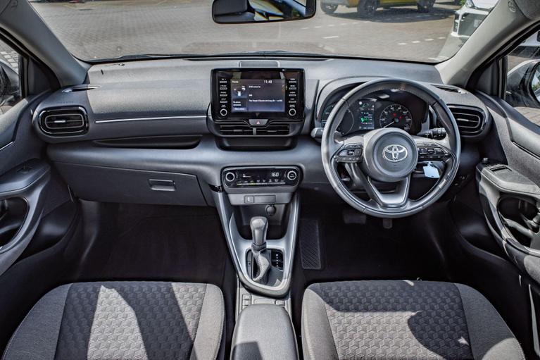Used Toyota Yaris LS23OWV 8